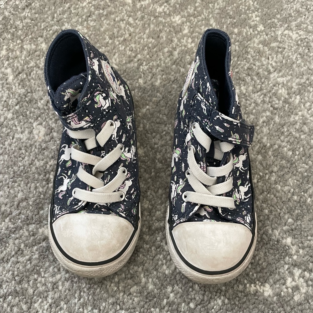 High top easy on Converse. Size 10.